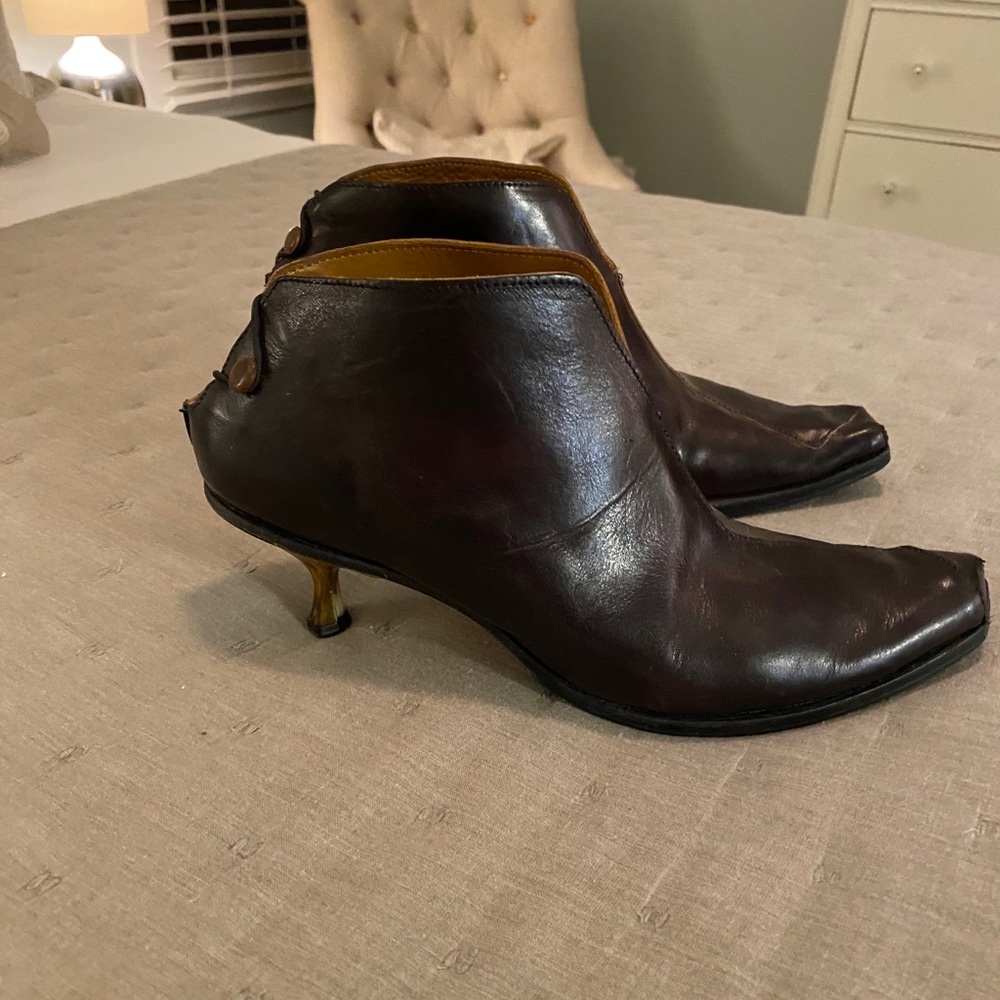 Cydwoq vintage “skate” bootie size 9. Amazing!